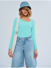 Лонгслив с ассиметричным вырезом