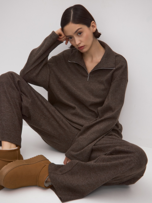 Коричневый