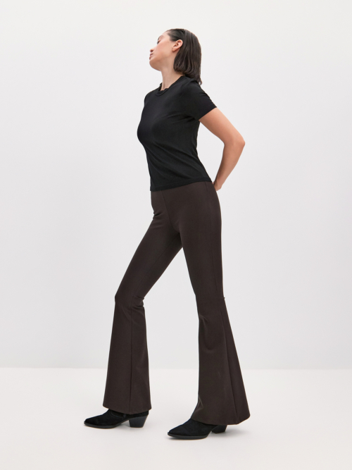 Коричневый